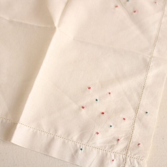 Vintage Handkerchief, White Linen with Pink and Blue Swiss Dots Embroidered - Picture 6 of 10